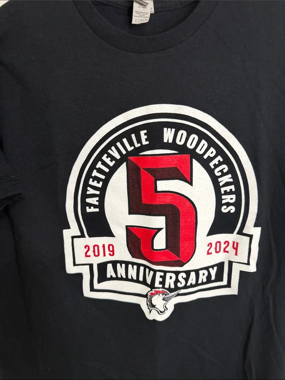 (2355) Gildan Black Tee with Red and White 5th Anniversary Graphic, Size: Large